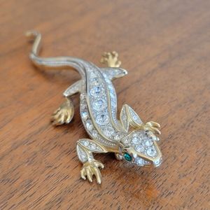 Golden Gecko Pin